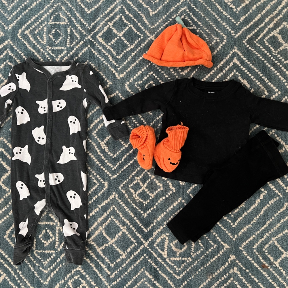 Ghost Print Baby Pajama Set with Orange Accessories